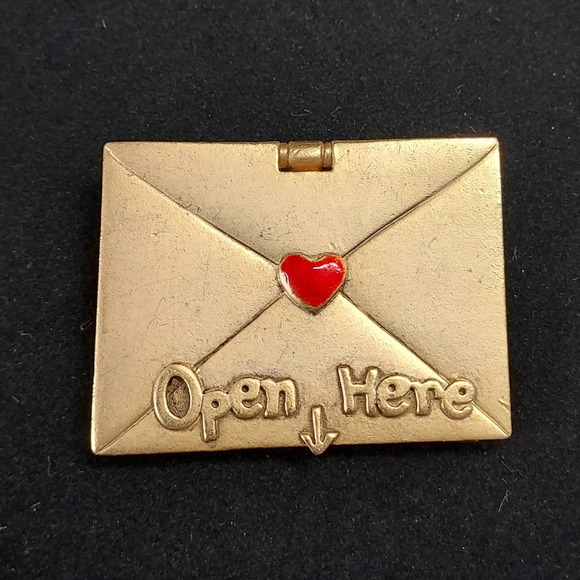 Vintage AJC Signed Mother's Day Mail Brooch Gold Tone - Picture 13 of 13